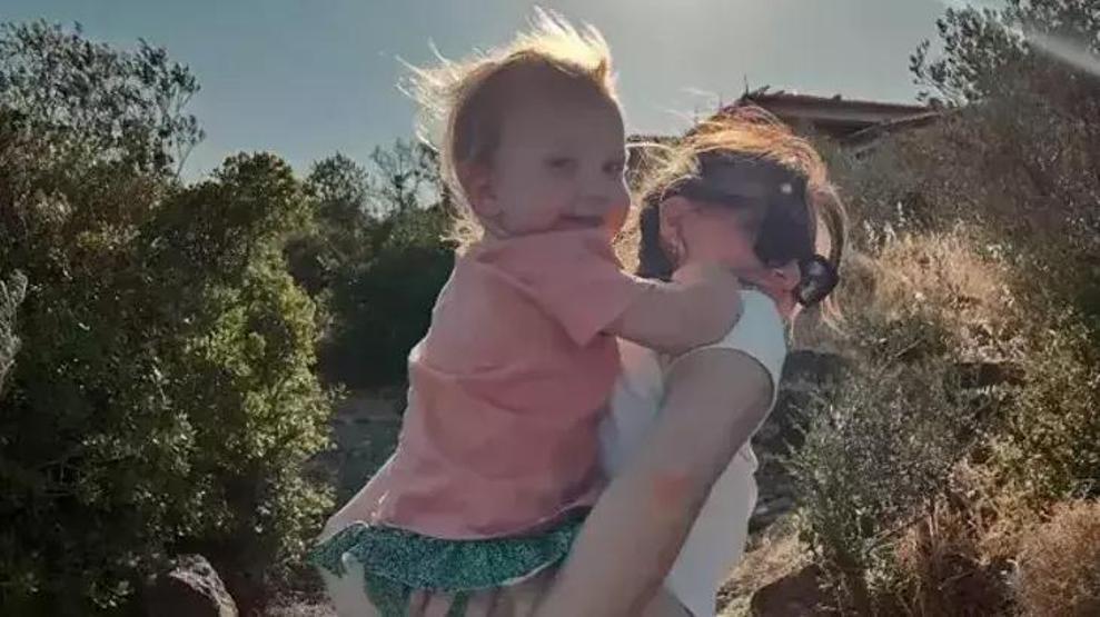 Aslı Enverden Sürpriz Paylaşım İşte Kızı Elayın Son Hali