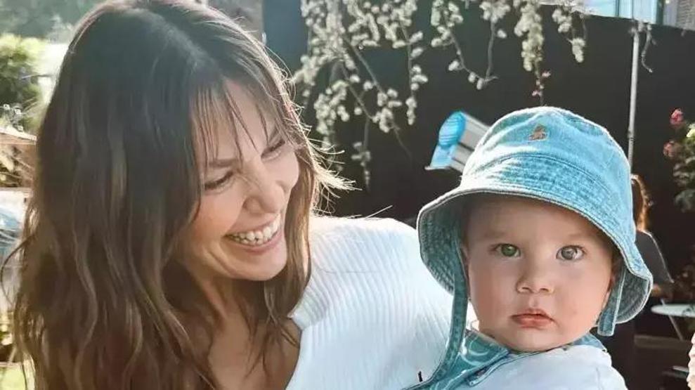 Aslı Enverden Sürpriz Paylaşım İşte Kızı Elayın Son Hali