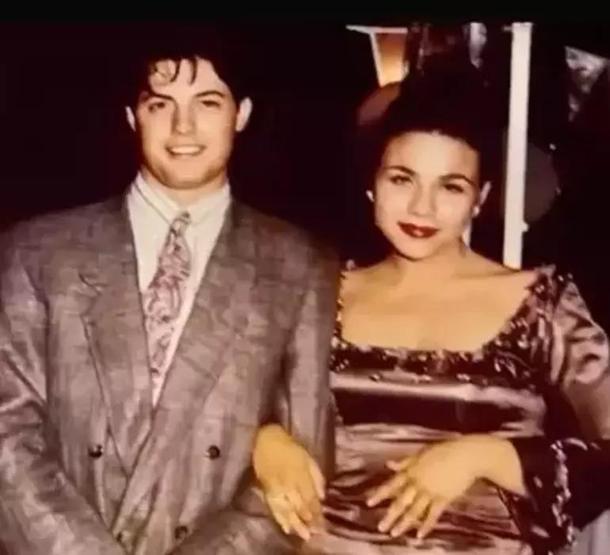 Aşkını İlan Etti Yeşim Ceren Bozoğlu Gençlik Aşkıyla Yıllar Sonra Bir Arada