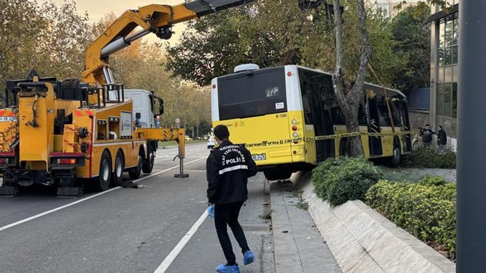 Beşiktaşta İETT otobüsü kaldırıma çıktı: Kalp krizi geçiren şoför hayatını kaybetti