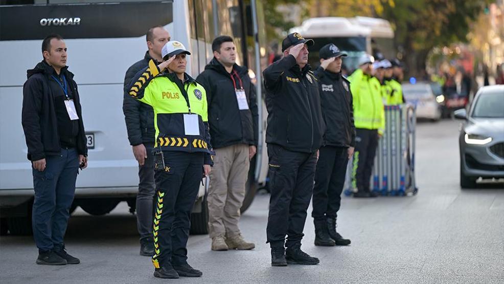 Saat 09.05te hayat durdu: Tüm Türkiye Büyük Önder Mustafa Kemal Atatürkü andı