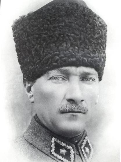 Ünlü İsimlerden 10 Kasım Atatürkü Anma Günü Paylaşımları: Kalbimizle Hep Senin İzindeyiz Atam