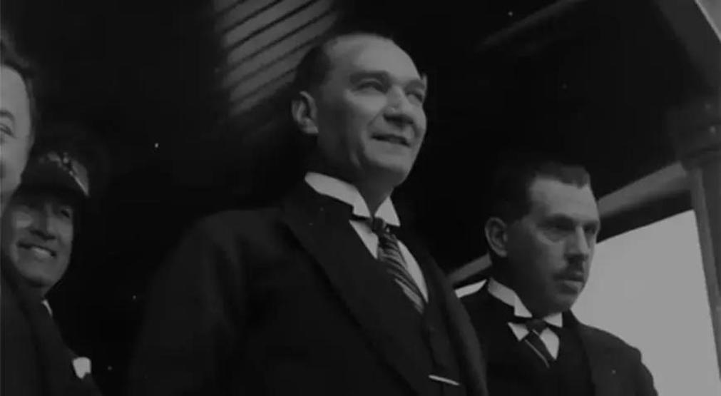 Ünlü İsimlerden 10 Kasım Atatürkü Anma Günü Paylaşımları: Kalbimizle Hep Senin İzindeyiz Atam