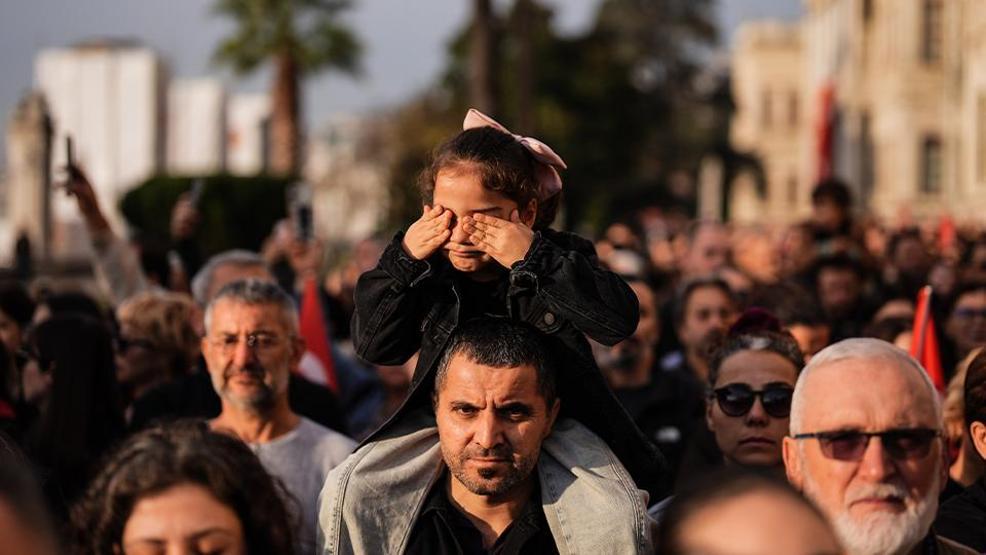 Saat 09.05te hayat durdu: Tüm Türkiye Büyük Önder Mustafa Kemal Atatürkü andı