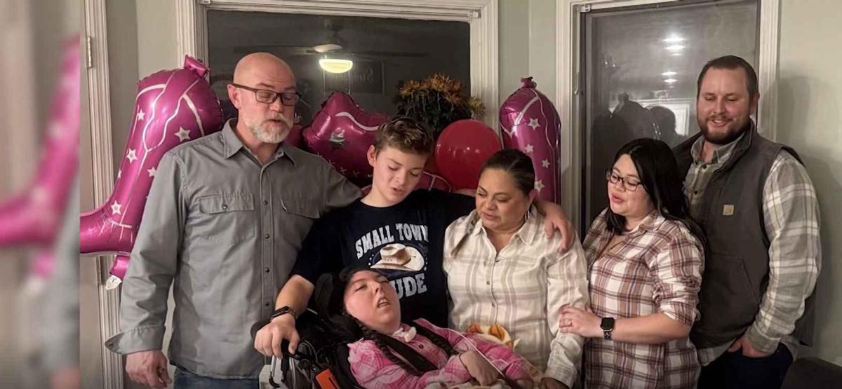 O bir savaşçı Doğuştan beyninin neredeyse tamamı yok: Doktorların 4 yıl ömür biçtiği Alex, 20 yaşında