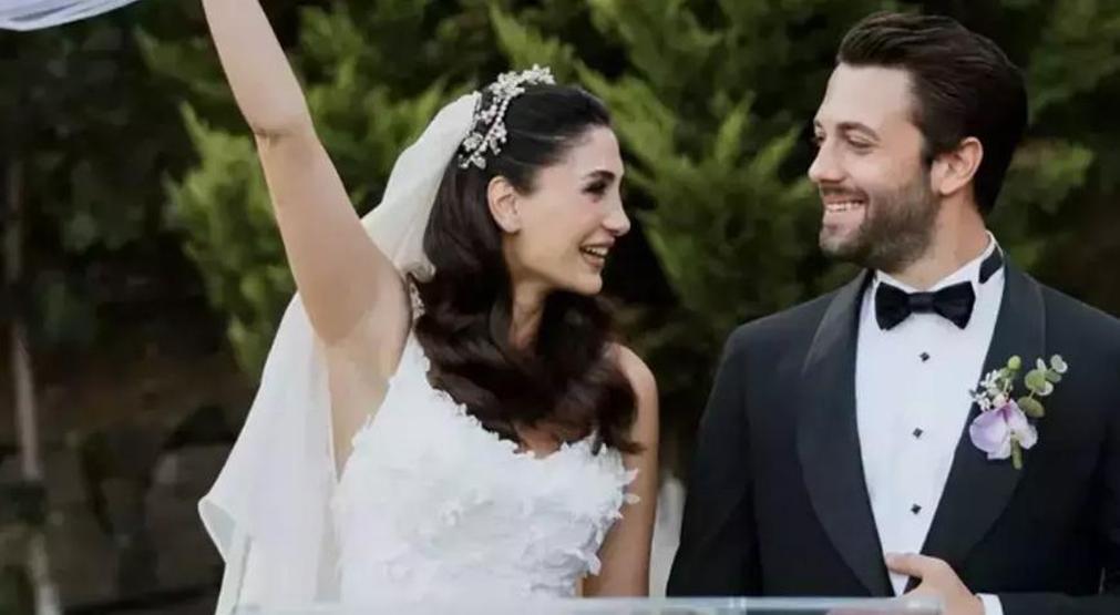 Sitare Akbaştan Eşine Romantik Kutlama