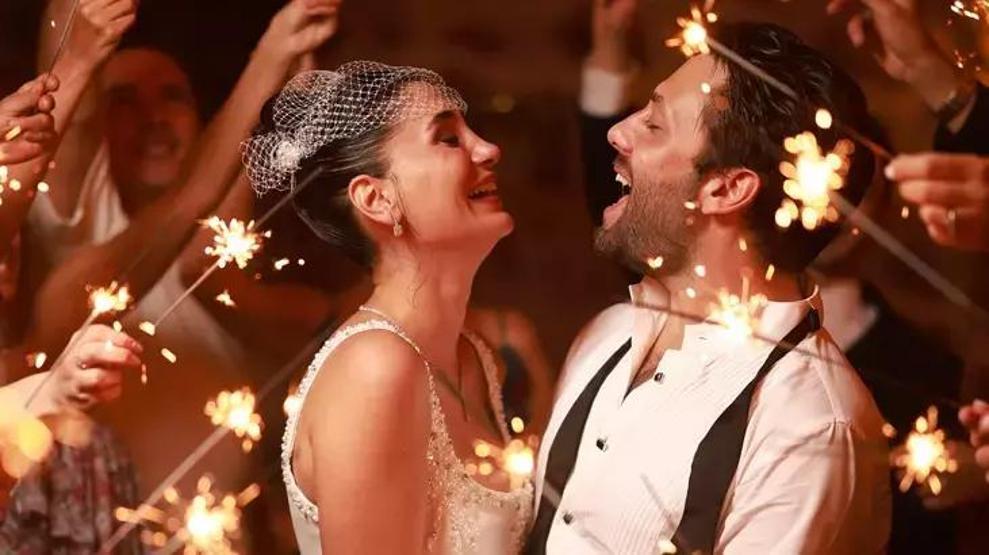 Sitare Akbaştan Eşine Romantik Kutlama