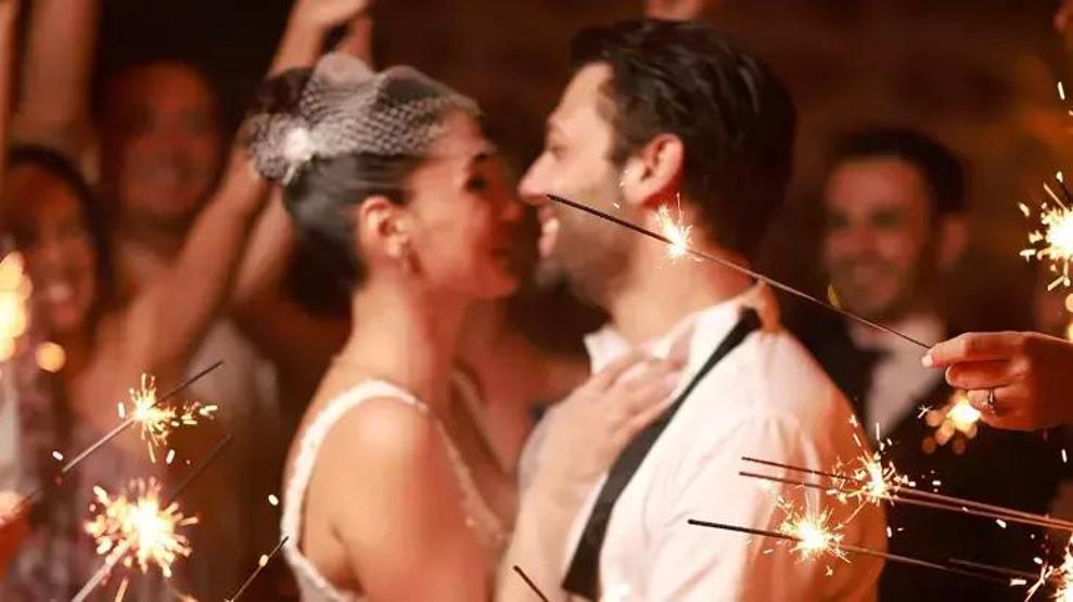 Sitare Akbaştan Eşine Romantik Kutlama