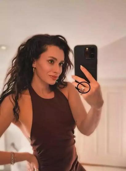 Hande Doğandemirden Olay Paylaşım... Herkes Aynı Soruyu Sordu: Evlilik Sinyali mi