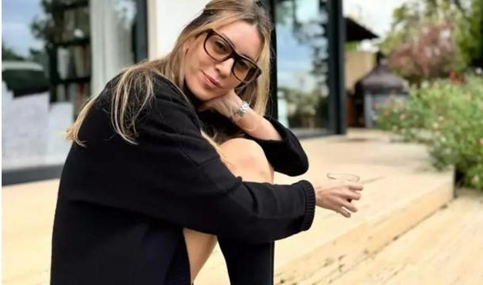 Sinem Kobal’dan Kasım Paylaşımları Bahçede Siyah Elbisesiyle Büyüledi