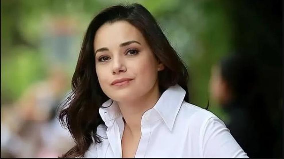 Özgü Namal ve Çocukları Trafik Kazası Geçirdi Hastaneye Kaldırıldılar