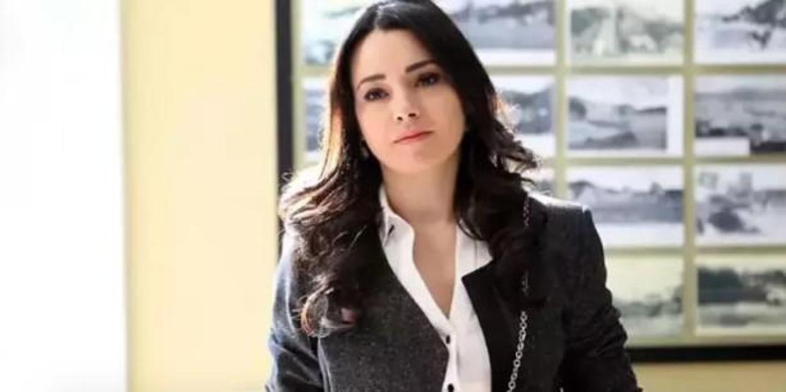 Özgü Namal ve Çocukları Trafik Kazası Geçirdi Hastaneye Kaldırıldılar