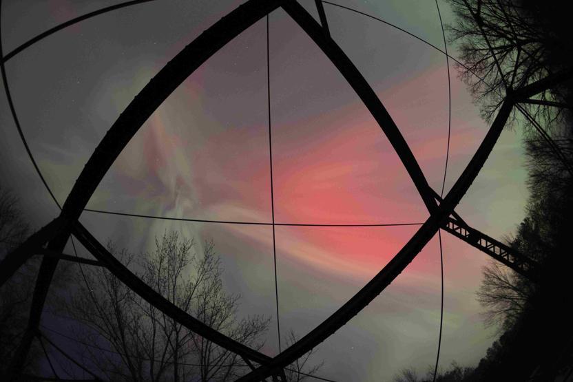 ABD’de Gökyüzü Renklendi: Kuzey Işıkları Sürprizi