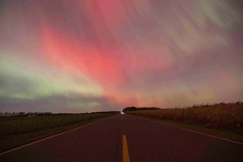 ABD’de Gökyüzü Renklendi: Kuzey Işıkları Sürprizi