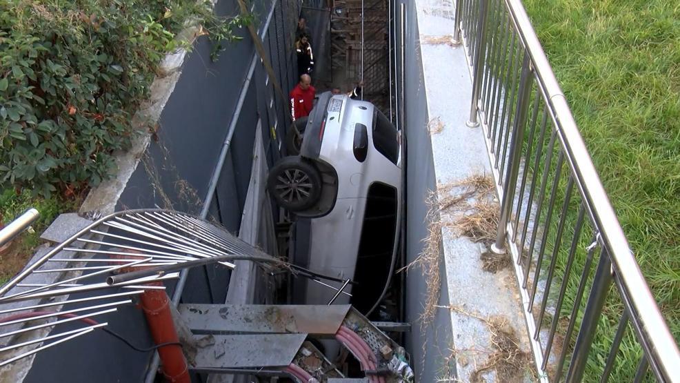 Bahçelievlerde akılalmaz kaza: 9 araca çarptı, 5 metre yükseklikten boşluğa düştü