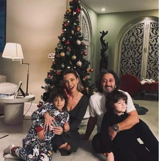 Fettah Can ve Cansu Kurtçu’nun İkizleri Büyüdü Aile İngiltere Tatilinden Kareleri Paylaştı