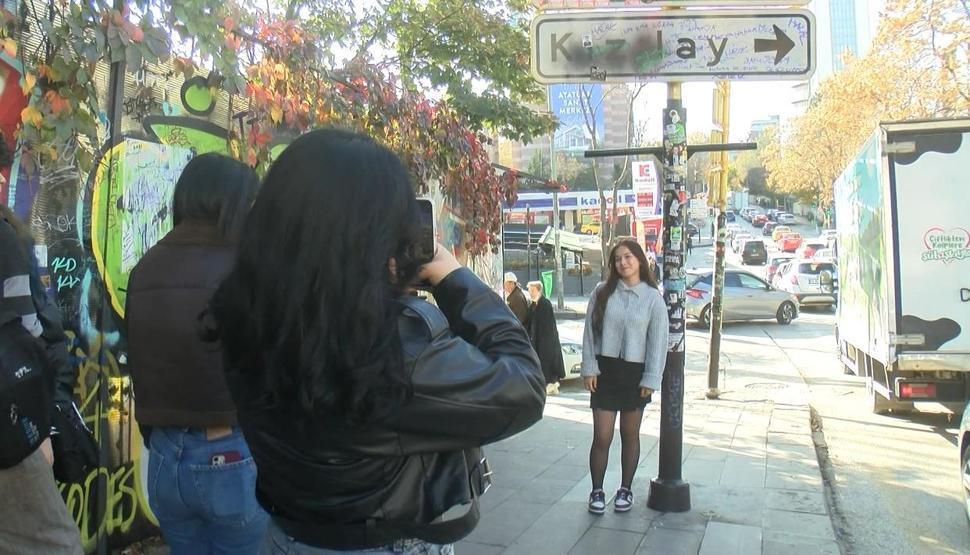 Önünde uzun kuyruklar olmuştu Kızılay tabelası, 3üncü kez yenilendi