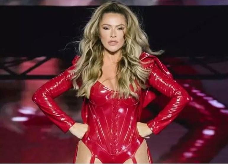 Yılbaşı Sahne Ücretleri Dudak Uçuklattı 2026’ya Girmeden En Çok Kazanan Şarkıcılar Belli Oldu