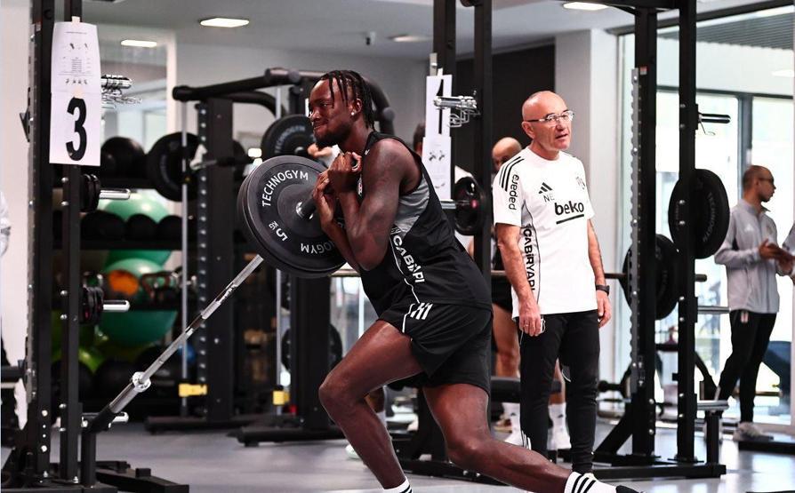 Beşiktaş, günün ilk antrenmanını yaptı