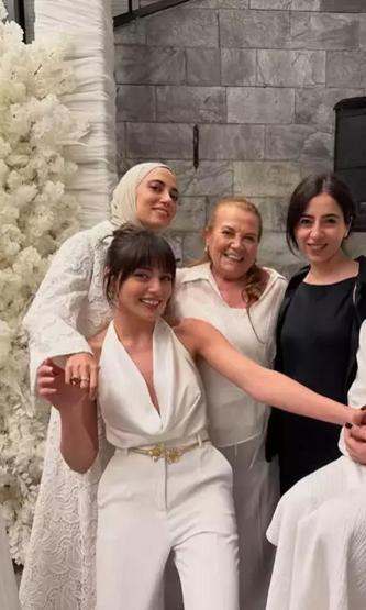 Kızılcık Şerbetinde Yaprak Dökümü Diziden Ayrılanların İlk Hamlesi Bu Oldu...Bakın Sosyal Medyada Kim Kimi Engelledi