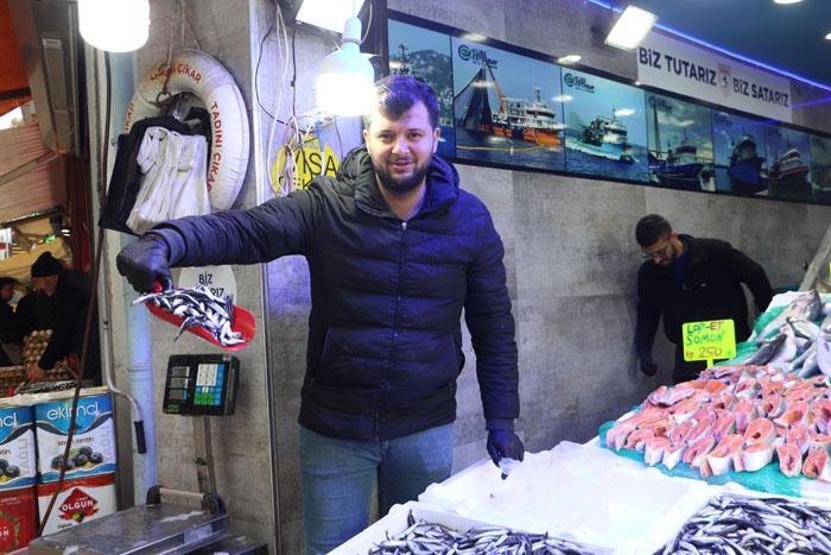Balık tezgahları hamsi ile doldu