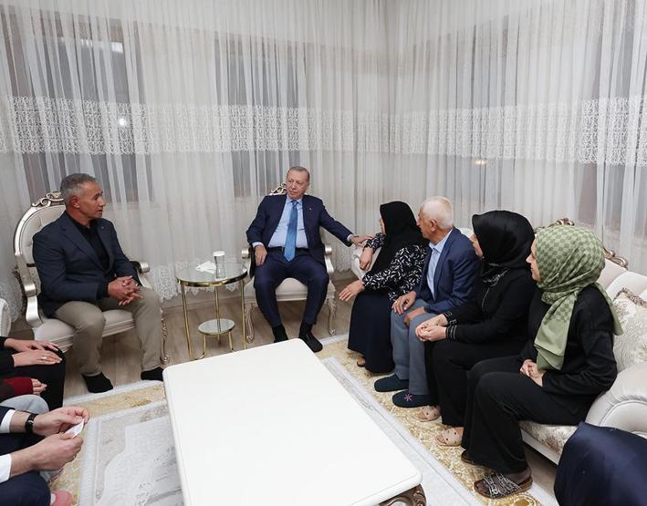 Cumhurbaşkanı Erdoğandan Adıyamanda köy evlerinde aile ziyareti