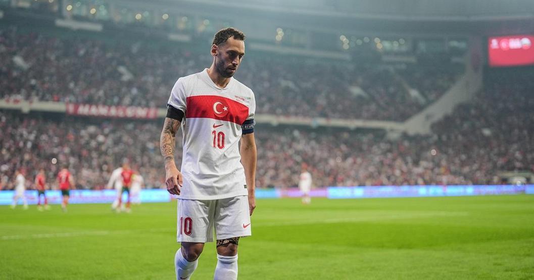 Hakan Çalhanoğlu imzayı atıyor