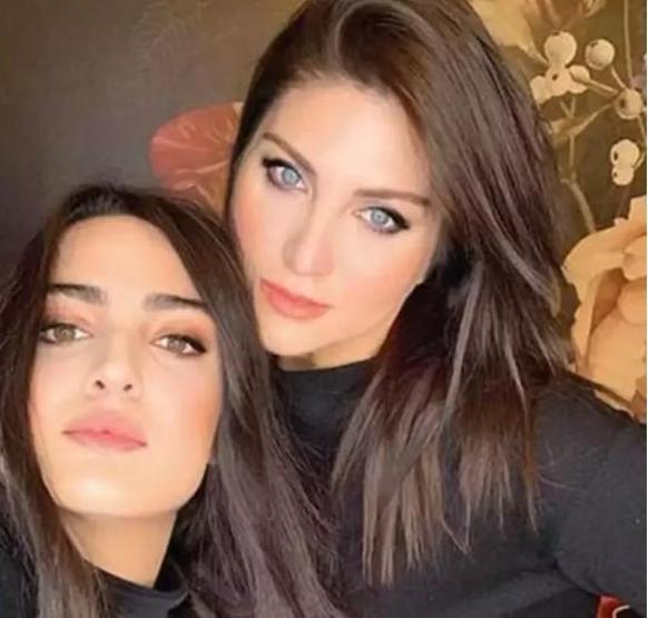 Melisa Ural’dan aile pozu: Hakan Ural, Engincan Ural ve minik Lina birlikte gezmede