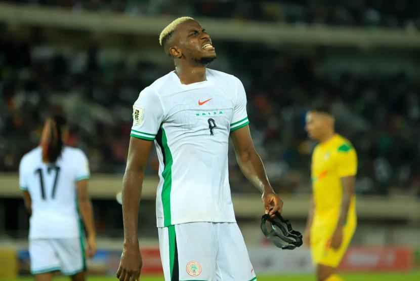 Victor Osimhen endişesi Devre arasında gözyaşlarını tutamadı...