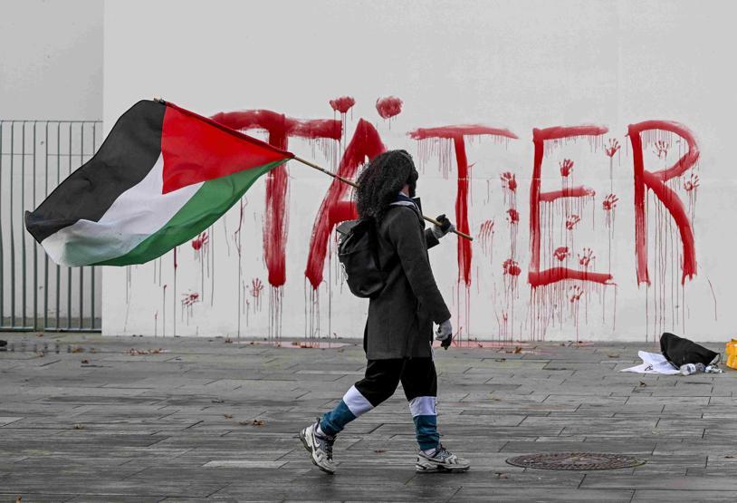 Berlin’de Gazze tepkisi: Başbakanlık binasına kırmızı boyayla failler yazıldı