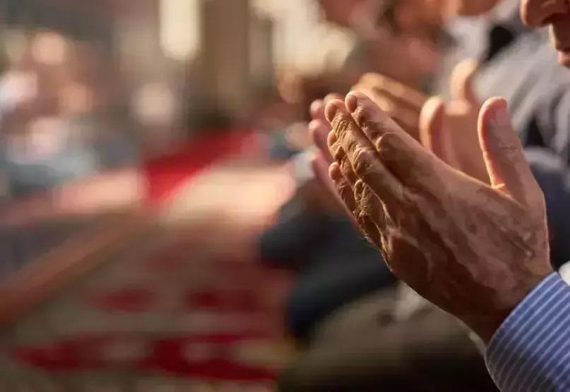 DİYANET CUMA NAMAZI SAATLERİ 21 KASIM 2025 | Ankara, İzmir, İstanbulda Cuma Namazı Saat Kaçta