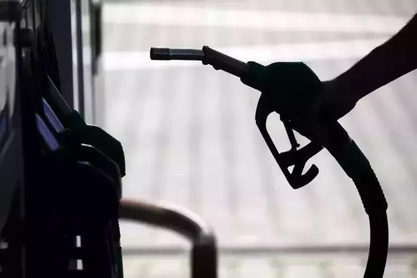 MOTORİNE ZAM Ankara, İzmir, İstanbulda motorin ne kadar, benzin kaç TL Araç sahipleri dikkat Fiyatı 2,5 TL arttı İşte güncel akaryakıt fiyatları...