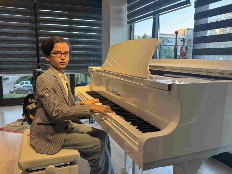 Pandemide yeteneği keşfedildi, 10 yaşında lise diplomasını aldı: Samsunlu ‘mutlak kulak’ Yusufhan’dan büyük başarı…