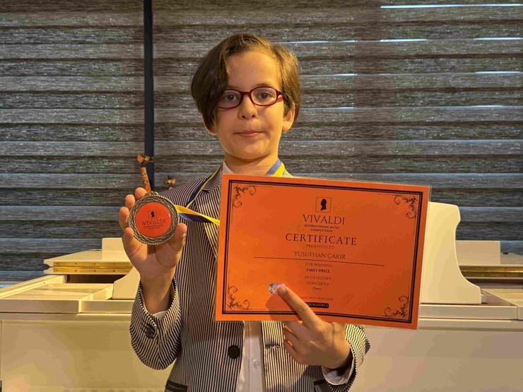 Pandemide yeteneği keşfedildi, 10 yaşında lise diplomasını aldı: Samsunlu ‘mutlak kulak’ Yusufhan’dan büyük başarı…