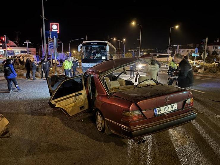 Nevşehirde feci kazada kişi hayatını kaybetti Otomobil bu hale geldi