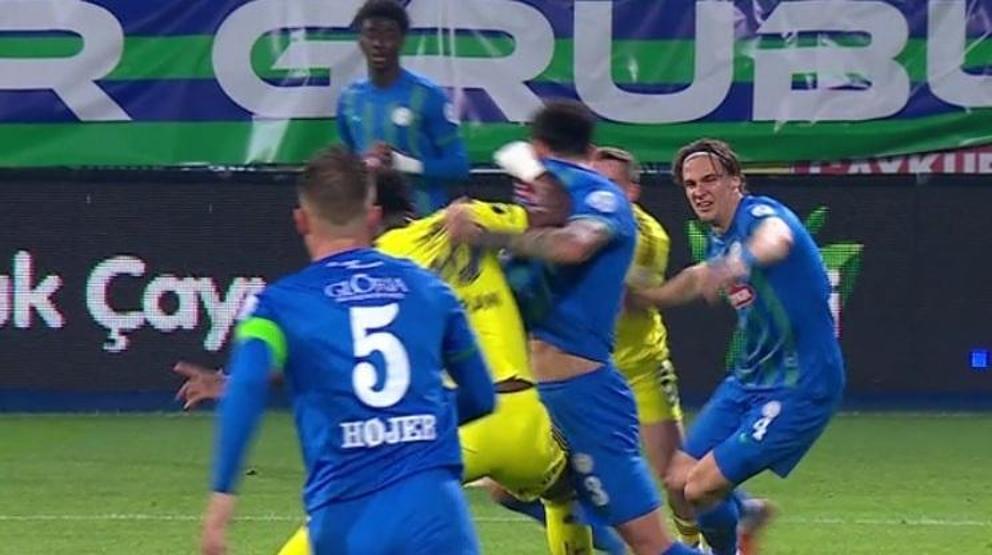 Ç. Rizespor - Fenerbahçe maçının tartışmalı pozisyonları incelendi: Hakemin kararları hatalı...