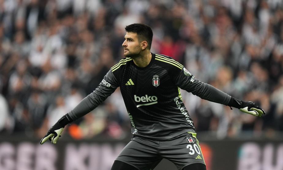 Altay Bayındır, Süper Lig için gün sayıyor
