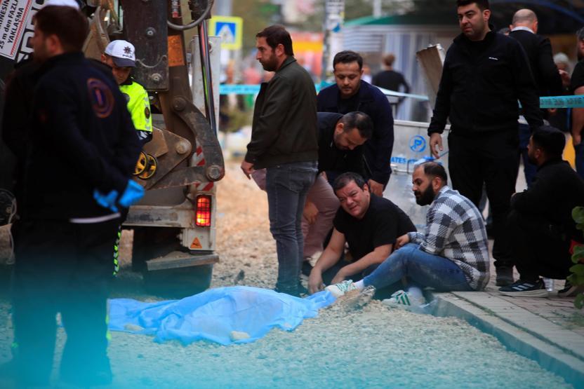 Ekmek almaya giden yaşlı adam kepçenin altında can Verdi