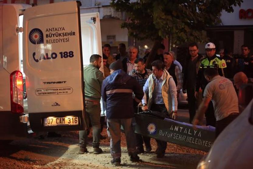 Ekmek almaya giden yaşlı adam kepçenin altında can Verdi