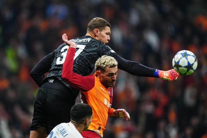 Galatasarayın yıldızına eleştiri: Artık lüks değil, yük