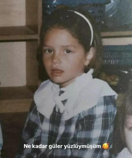 Fotoğraftaki Ünlü İsmi Tanıdınız mı Nostaljik Paylaşım: “Ne Kadar Güzel Yüzlüymüşüm”