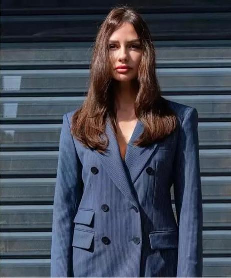 Fotoğraftaki Ünlü İsmi Tanıdınız mı Nostaljik Paylaşım: “Ne Kadar Güzel Yüzlüymüşüm”