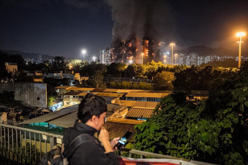 Hong Kongda yangın faciası 36 ölü, çaresiz bekleyiş sürüyor