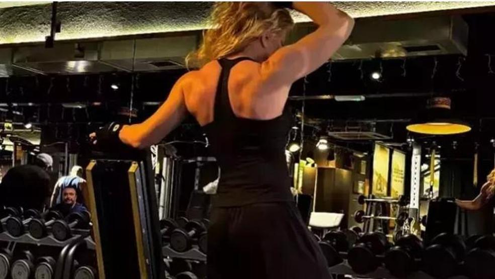 62 Yaşında Olduğuna Kim İnanır Biricik Suden’in Kaslı Görünümü Sanal Medyayı Salladı