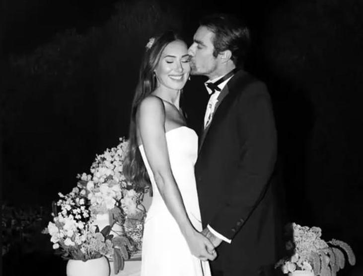 İbrahim Çelikkol Dubai’de Ödül Aldı Sahnede Eşine Aşkını Haykırdı