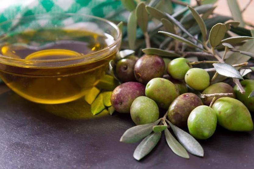 Taze sıkım zeytinyağı tüketiminin diz kireçlenmesini hafiflettiği ortaya çıktı