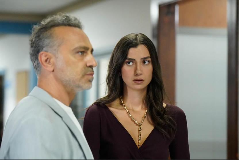 KARANLIĞIN İÇİNDE AÇAN GÜL SİYAHIN EN GÜZEL HALİ