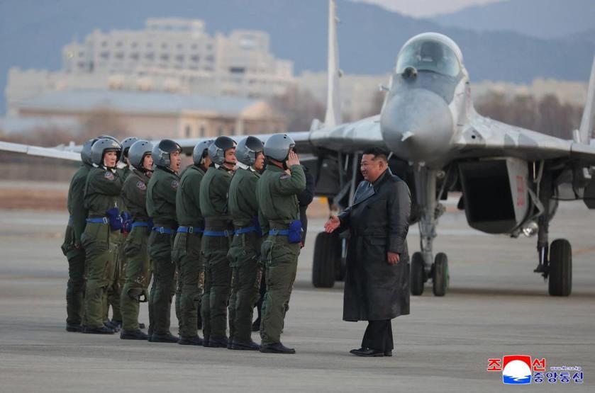 Kim Jong-un, kızıyla birlikte füzeleri böyle izledi