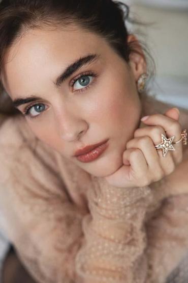 Uzak Şehirin Yıldız İsmi Çağla Şimşek Rolünü Anlattı: İpek Aşkı Bulmuş, Kaybetmek İstemiyor