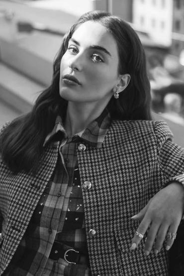 Uzak Şehirin Yıldız İsmi Çağla Şimşek Rolünü Anlattı: İpek Aşkı Bulmuş, Kaybetmek İstemiyor